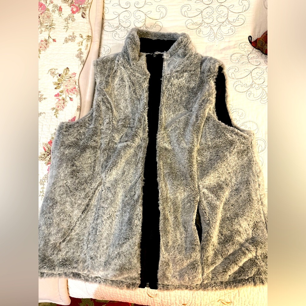 Reversible vest with grey faux fir